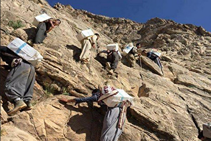 عضو کمیسیون اجتماعی: بستن معابر کولبری، تحریم داخلی علیه مرزنشینان عضو کمیسیون اجتماعی: بستن معابر کولبری، تحریم داخلی علیه مرزنشینان