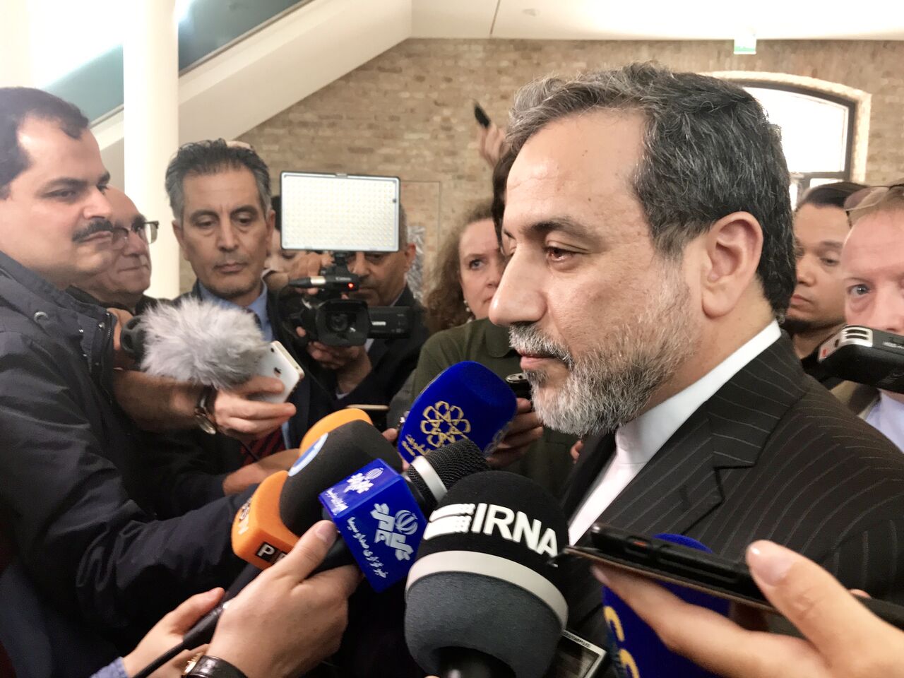 عراقچی نشست کمیسیون مشترک برجام را یک «گام به جلو» ارزیابی کرد عراقچی نشست کمیسیون مشترک برجام را یک «گام به جلو» ارزیابی کرد