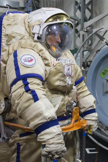 فرمانده ناو سایوز-۱۵ آماده راهپیمایی فضایی شد فرمانده ناو سایوز-۱۵ آماده راهپیمایی فضایی شد