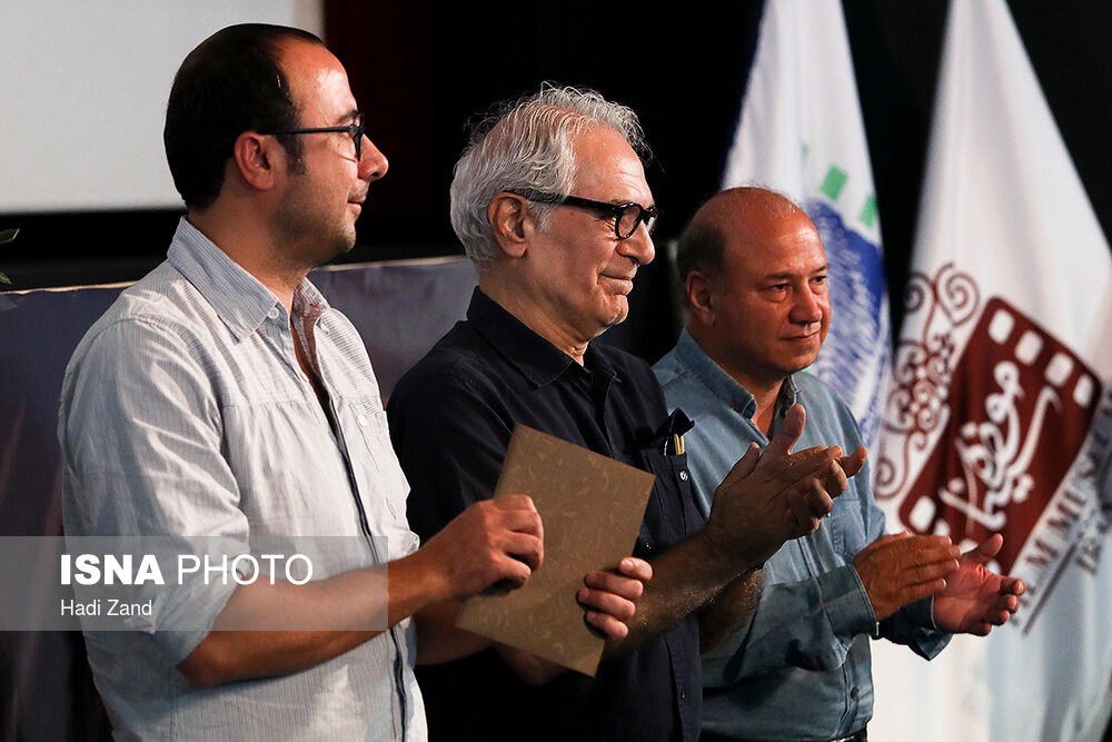 معرفی برگزیدگان دهمین جشن مستقل فیلم کوتاه ایران/ «تشریح» جایزهها را از آن خود کرد معرفی برگزیدگان دهمین جشن مستقل فیلم کوتاه ایران/ «تشریح» جایزهها را از آن خود کرد