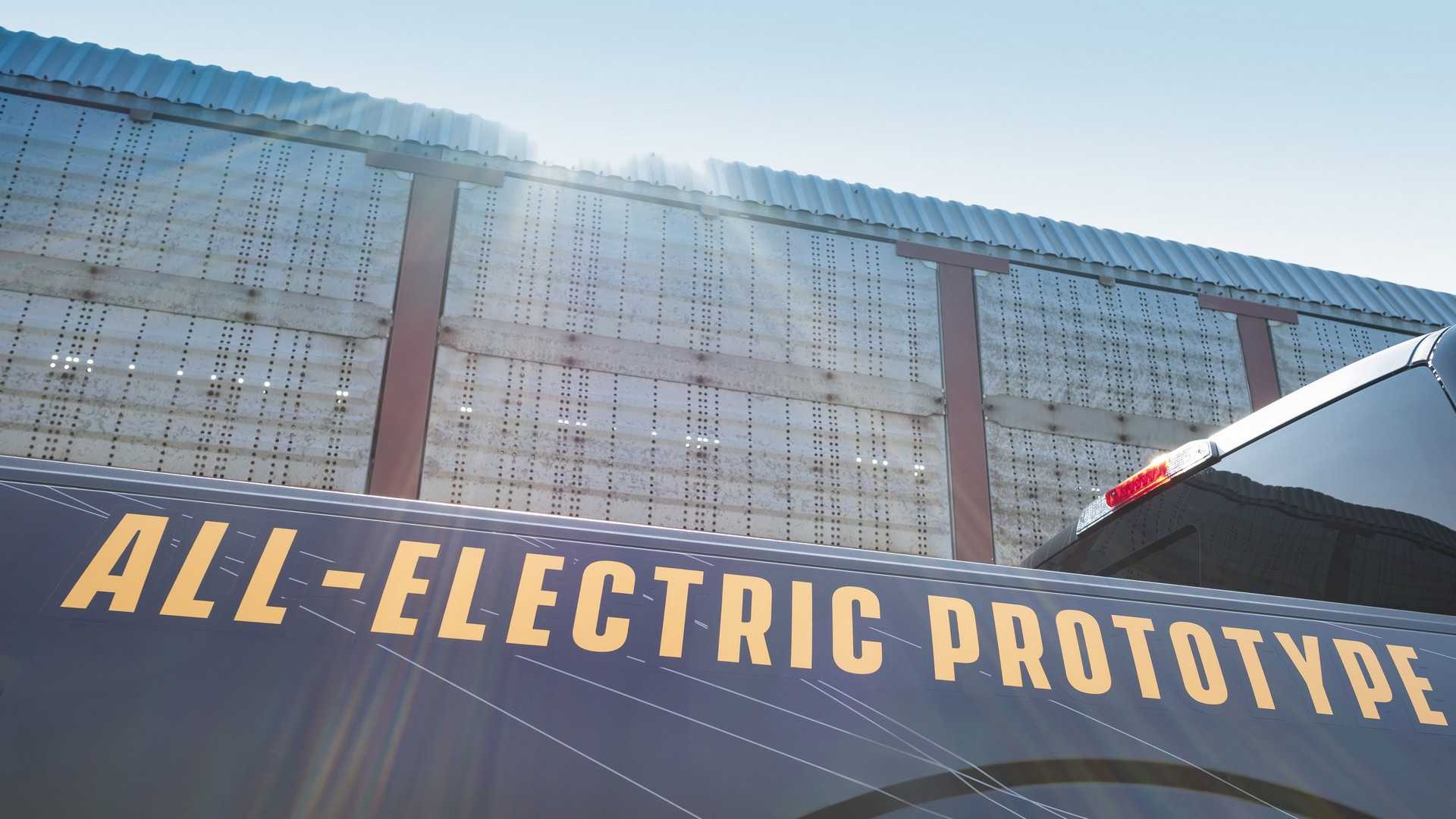 بکسل 450 تن با یک فورد الکتریکی