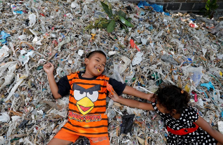 پول در برابر زباله/ روستای اندونزی برای امرار معاش زباله نیاز دارد