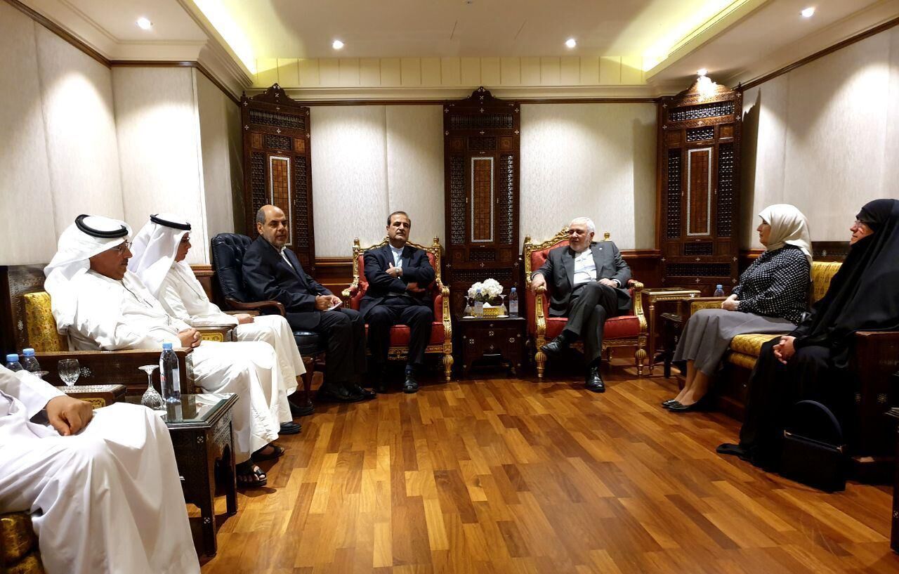 دیدار ظریف با اعضای انجمن دوستی ایران و کویت (+عکس)