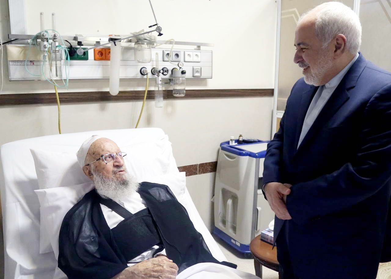 عیادت ظریف از آیت‌الله مکارم شیرازی (عکس)