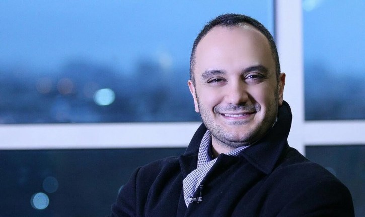 حمایت احسان کرمی: کاش سکوت می‌کردید/ او میلیاردها سرمایه برای تلویزیون جذب کرد