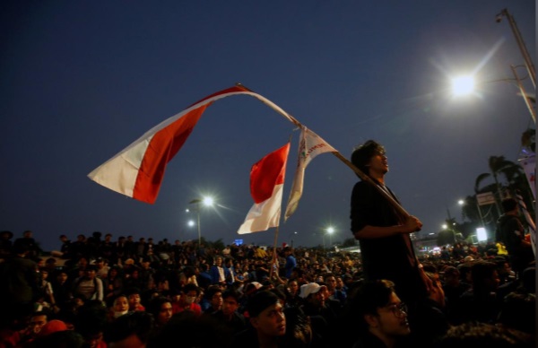 تظاهرات مردم اندونزی علیه قانون جنجالی روابط جنسی خارج از ازدواج تظاهرات مردم اندونزی علیه قانون جنجالی روابط جنسی خارج از ازدواج