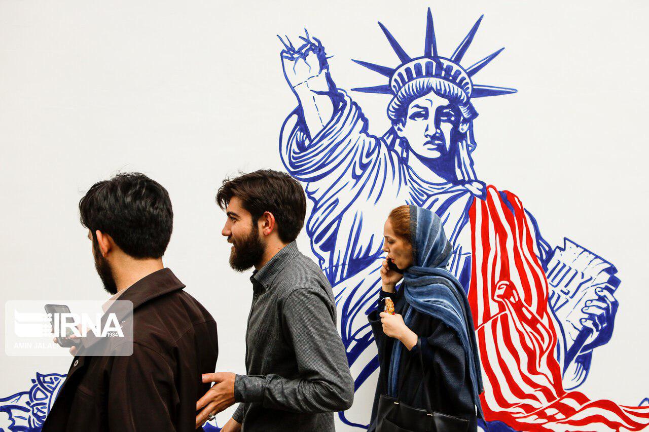 رونمایی از دیوارنگاره‌های سفارت سابق آمریکا (+عکس)