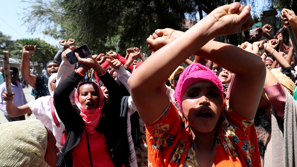 اتیوپی: تبدیل تظاهرات ضد دولتی به خشونت قومی(+عکس)/ 67 کشته اتیوپی: تبدیل تظاهرات ضد دولتی به خشونت قومی(+عکس)/ 67 کشته