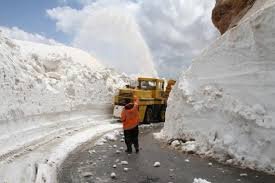 گردنه‌ای که 7 ماه از سال برف 5 متری دارد