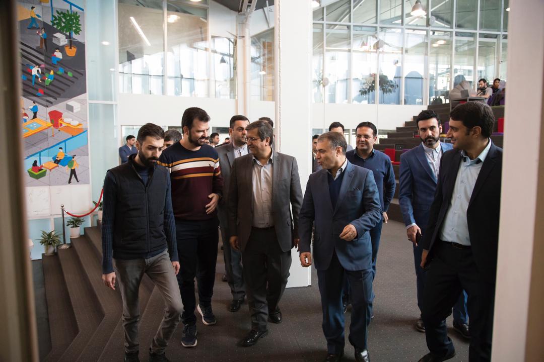 بازدید رییس کل بانک مرکزی از علی‌بابا