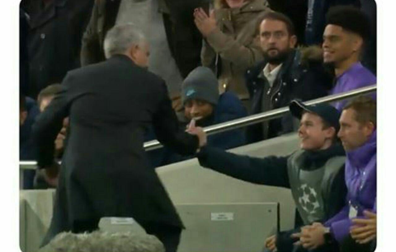 توپ جمع کنی که ناجی مورینیو شد +(عکس) مورینیو