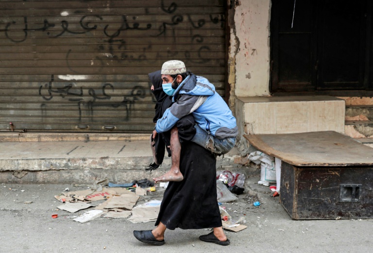 خطر کرونا در اردوگاههای پناهندگان فلطسین و سوریه در لبنان زن فلسطینی در اردوگاه پناهندگان در لبنان