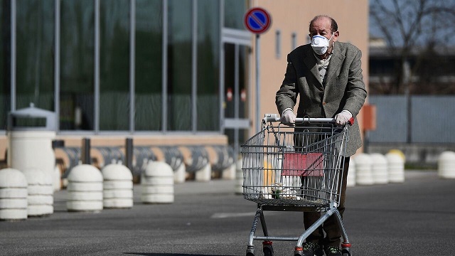 ۱۵ ایالت آمریکا به دلیل کرونا دستور خانه‌نشینی صادر کردند