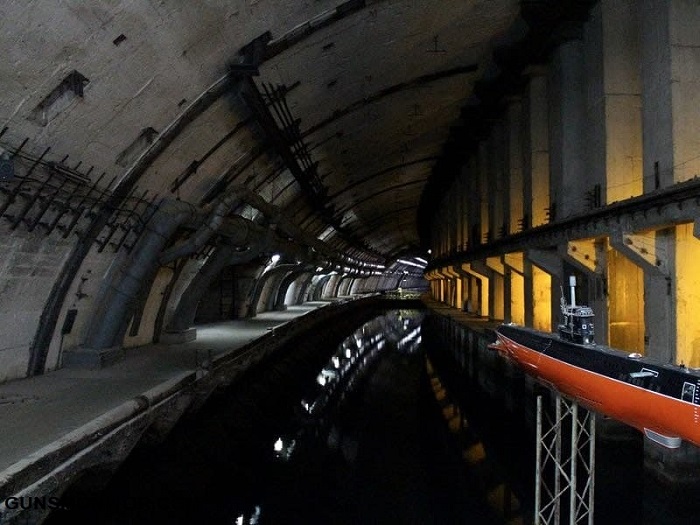 پایگاه زیردریایی مخفی شوروی که موزه شد!(+عکس) پایگاه زیردریایی مخفی شوروی که موزه شد!(+عکس)