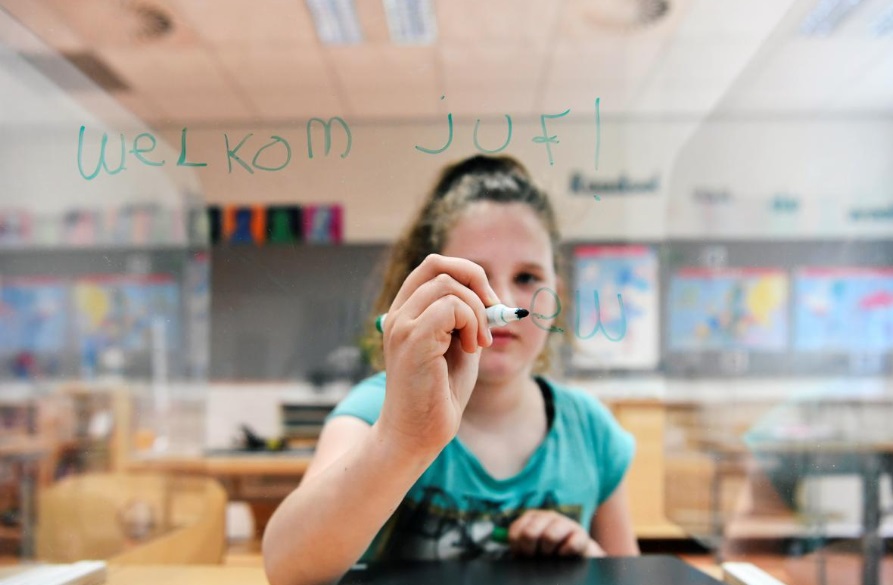 مدارس هلند با حفاظ پلاستیکی