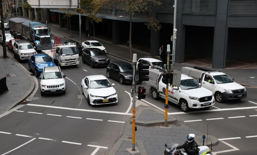 استرالیا: از اتومبیل شخصی استفاده کنید/ جای پارک ایجاد میکنیم ترافیک مرکز سیدنی