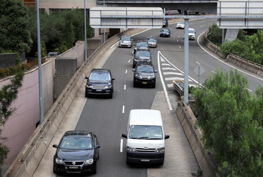 استرالیا: از اتومبیل شخصی استفاده کنید/ جای پارک ایجاد میکنیم ترافیک سیدنی در کاهش قرنطینه