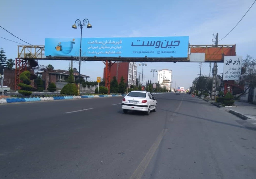 جین وست همراه و هم قدم با قهرمانان سلامت جین وست همراه و هم قدم با قهرمانان سلامت