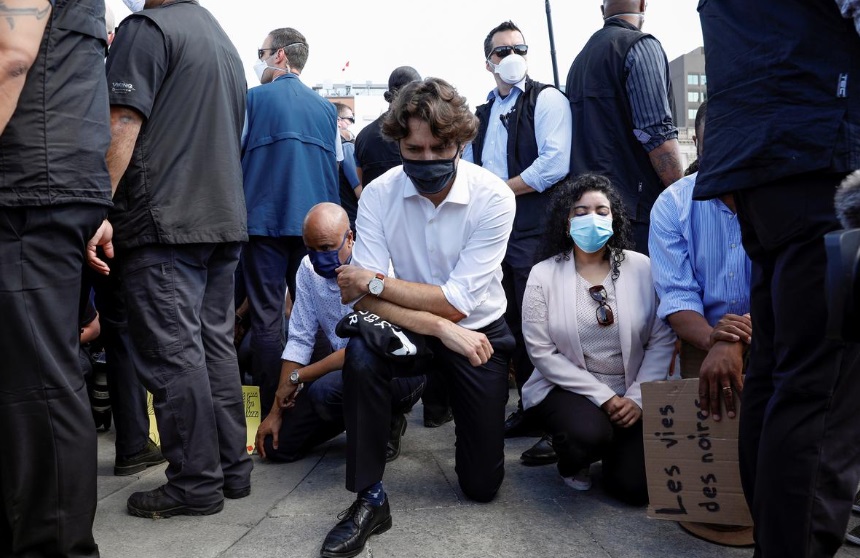 ترودو در تظاهرات ضد نزادپرستی زانو زد