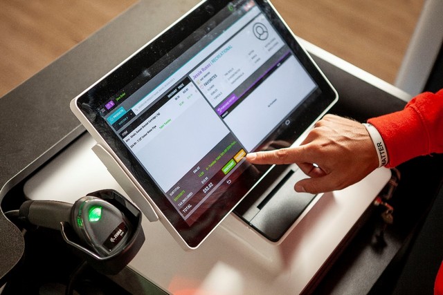 تاثیر تکنولوژی بر بهبود کسب و کار خرده فروشی تاثیر تکنولوژی بر بهبود کسب و کار خرده فروشی