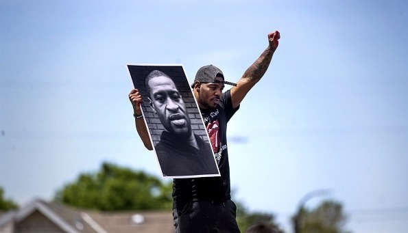 موبایلی که جهان را لرزاند اعتراض 2