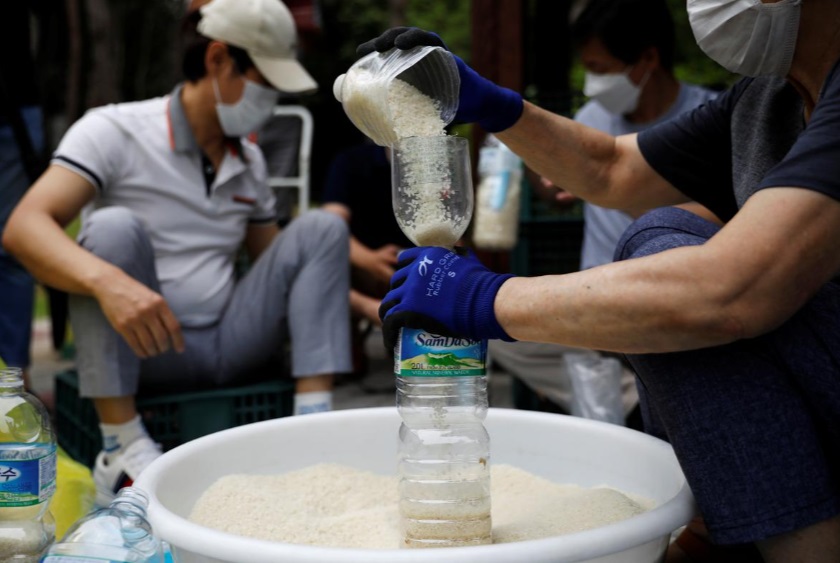 ارسال برنج از طریق دریا برای مردم کره شمالی