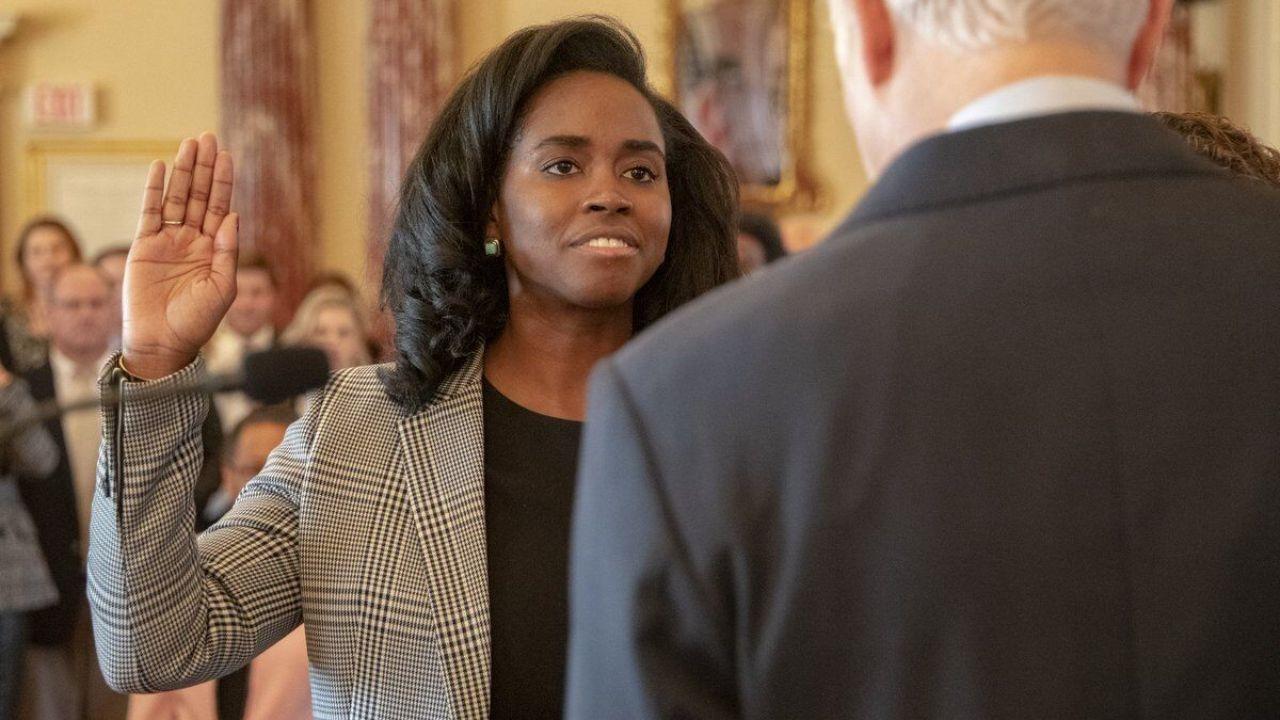 استعفا مقام ارشد وزارت خارجه آمریکا در اعتراض به ترامپ ماری الیزابت تیلور