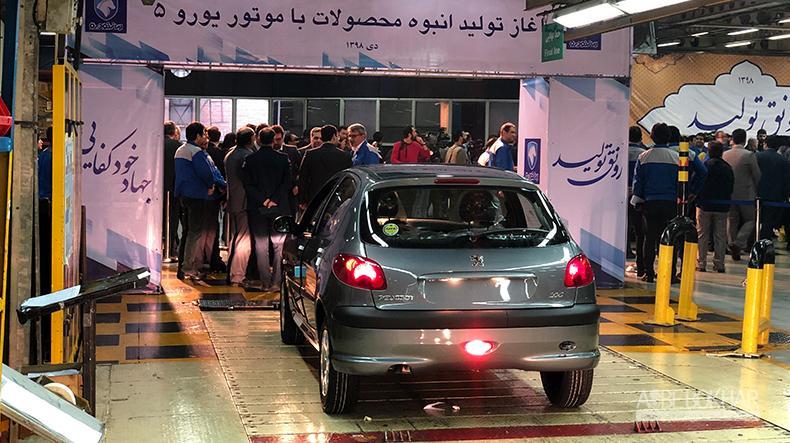 معاون ایران خودرو: خودروهای بنزین سوز با استاندارد یورو۵ تولید و عرضه می شود معاون ایران خودرو: خودروهای بنزین سوز با استاندارد یورو۵ تولید و عرضه می شود