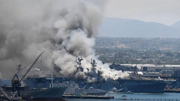 آتشسوزی و انفجار در عرشه ناو جنگی آمریکا؛ دستکم ۲۱ نفر زخمی شدند (+ فیلم) آتشسوزی و انفجار در عرشه ناو جنگی آمریکا؛ دستکم ۲۱ نفر زخمی شدند (+ فیلم)