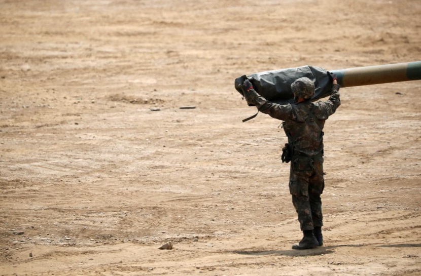 لجبازی دو کره در مناطق مرزی/ بلندگو نصب میکنیم مرز میان دور کره