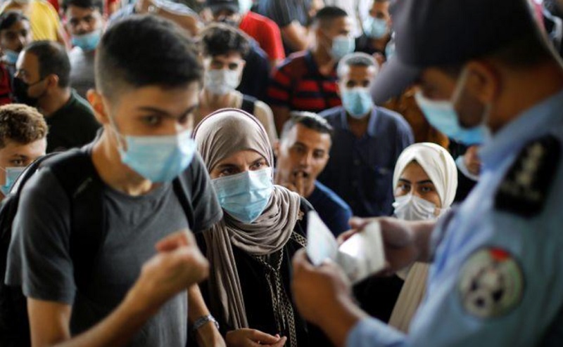 ماسک، راهکار مردم در منطقه شلوغ غزه