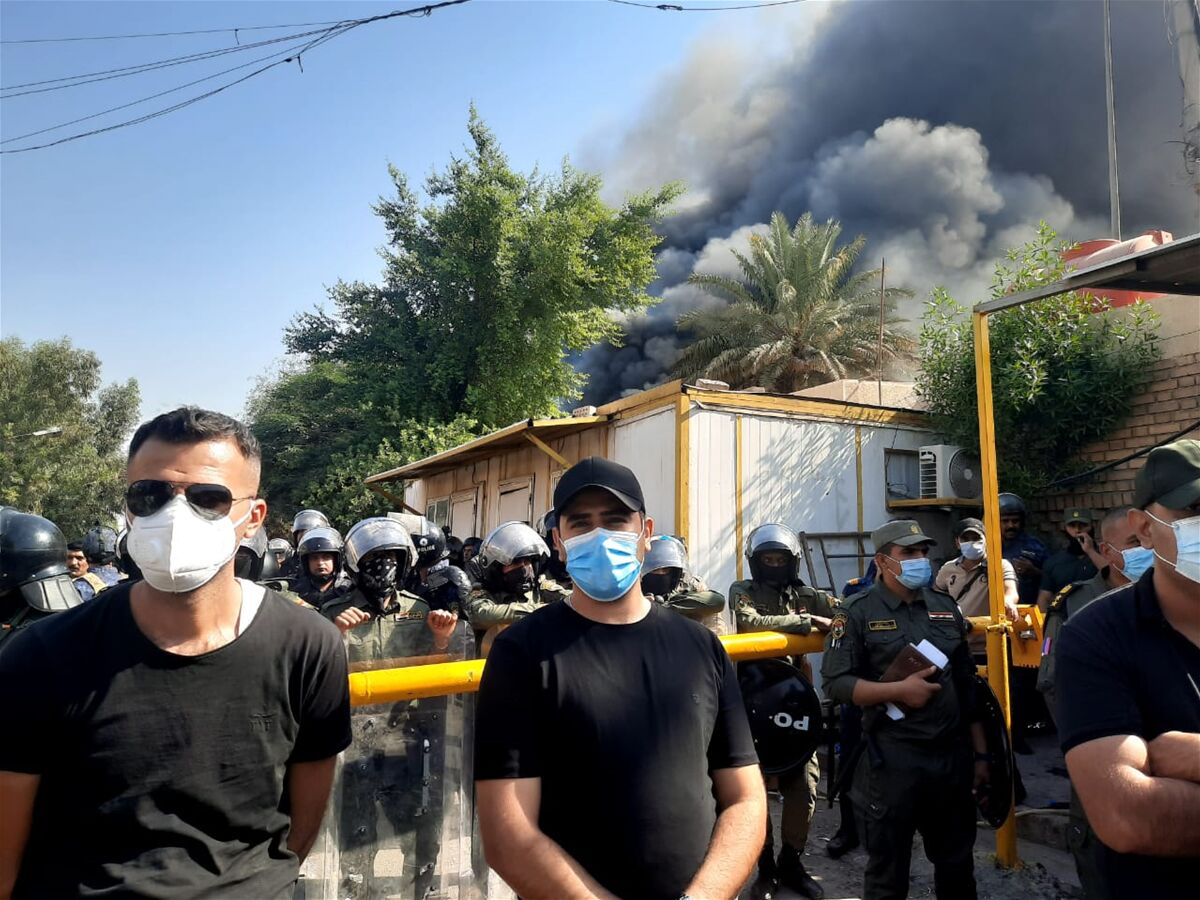عراق/ به آتش کشیدن دفتر حزب دموکرات کردستان بعد از تشبیه حشدالشعبی به داعش