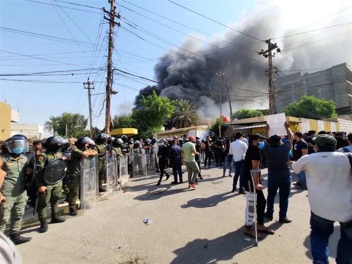 عراق/ به آتش کشیدن دفتر حزب دموکرات کردستان بعد از تشبیه حشدالشعبی به داعش