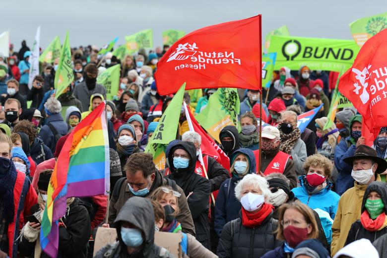 معترضان به ساخت بزرگراه در میان جنگل‌های آلمان (+عکس)