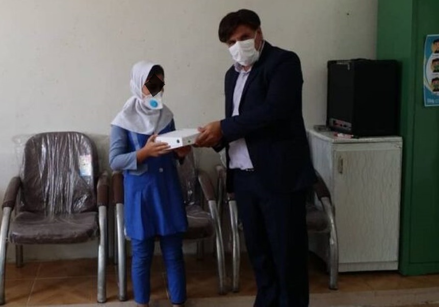 انگار میشه غصه ما رو يه لحظه تنها بذاره!/ خرید تبلت دانشآموزان با ارثیه پدری معلم خوزستانی حسین اسدی