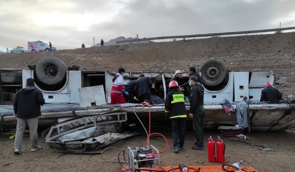 ۴ کشته و ۱۷ مصدوم بر اثر واژگونی اتوبوس