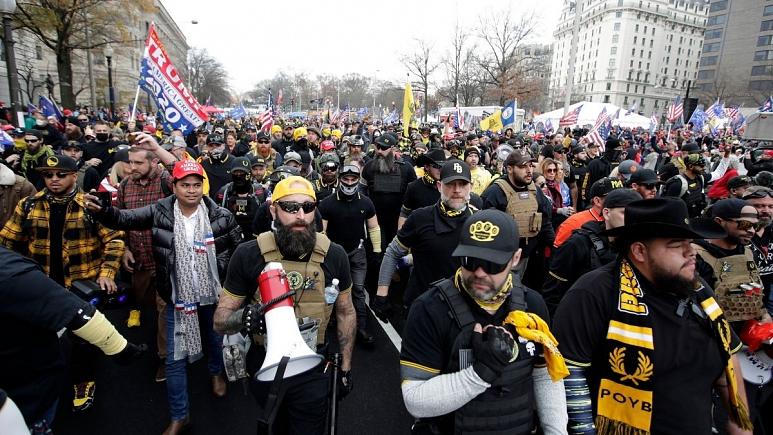 دست‌کم ۲۳ بازداشتی و ۴ زخمی حاصل درگیری‌های خشونت بار طرفداران ترامپ در واشنگتن