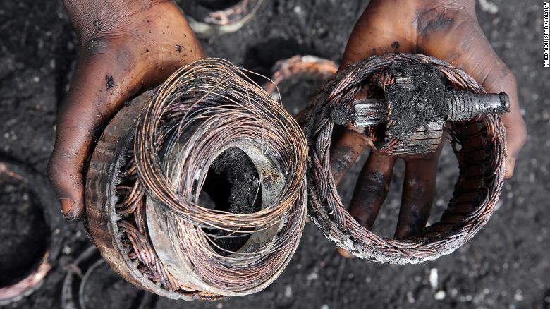 مواد به دست آمده از سوزاندن زباله الکترونیک