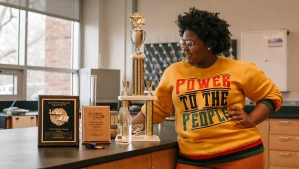 یک نوجوان 17 ساله و معرفی بخیه هایی که با عفونت تغییر رنگ می دهند!(+عکس)