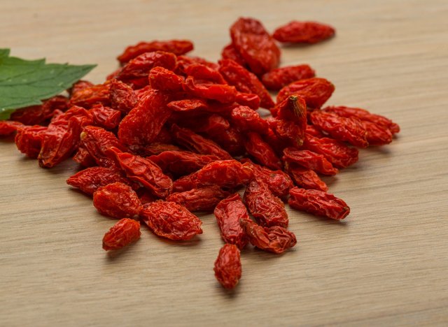 شکم تخت و هشت مکمل برای تحقق این هدف