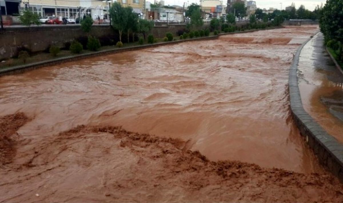 مازندران؛ سیلابی شدن رودخانه‌ها/ صاعقه جان یک نفر را گرفت