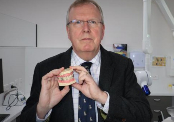 کاهش وزن با دستگاهی که فک را قفل می کند! کاهش وزن با دستگاهی که فک را قفل می کند!