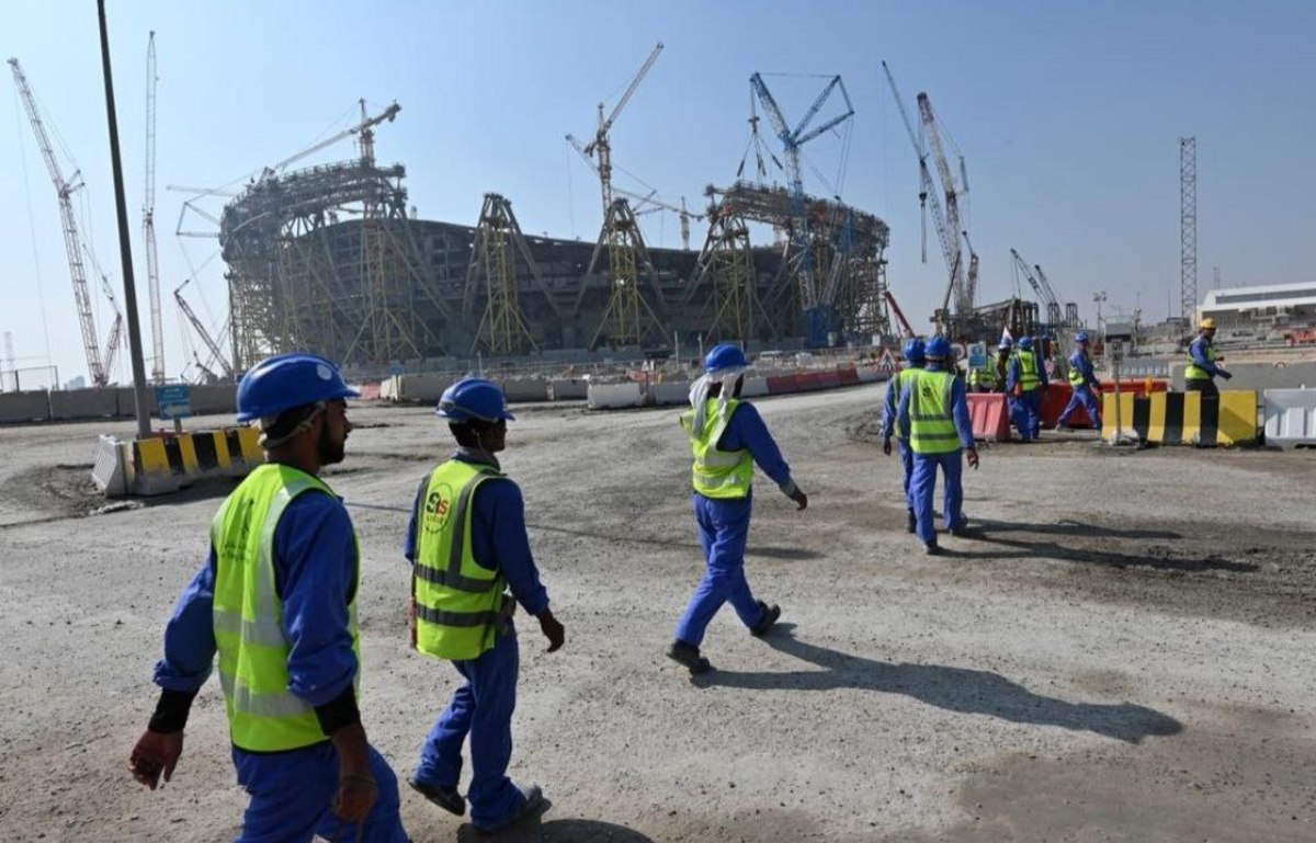 مرگ 50 کارگر مهاجر در قطر در ساخت و سازهای میزبانی جام جهانی 2020 