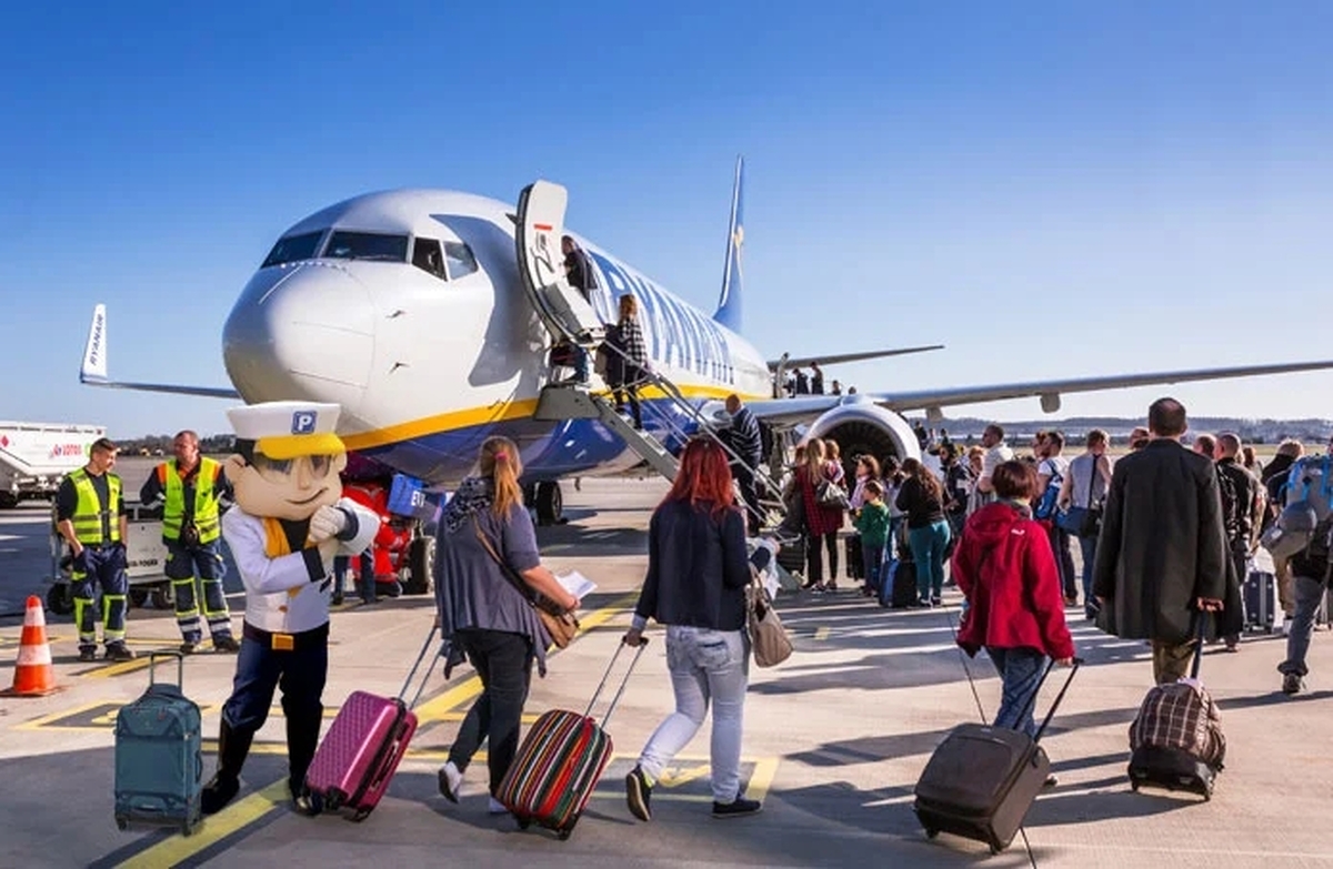 چرا مسافران از در عقب هواپیما سوار نمی‌شوند؟