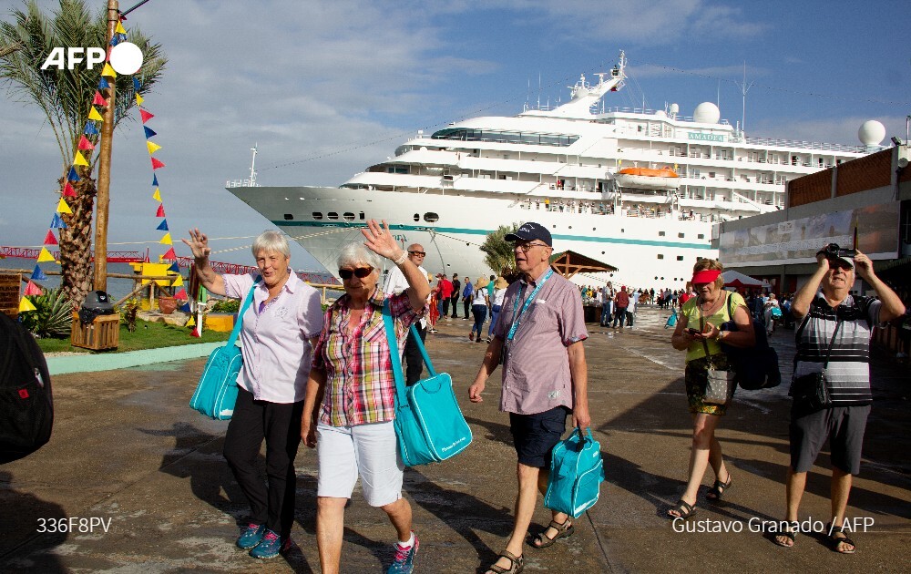 برای اولین بار بعد از 15 سال / کشتی گردشگران اروپایی به ونزوئلا رفت (+عکس)
