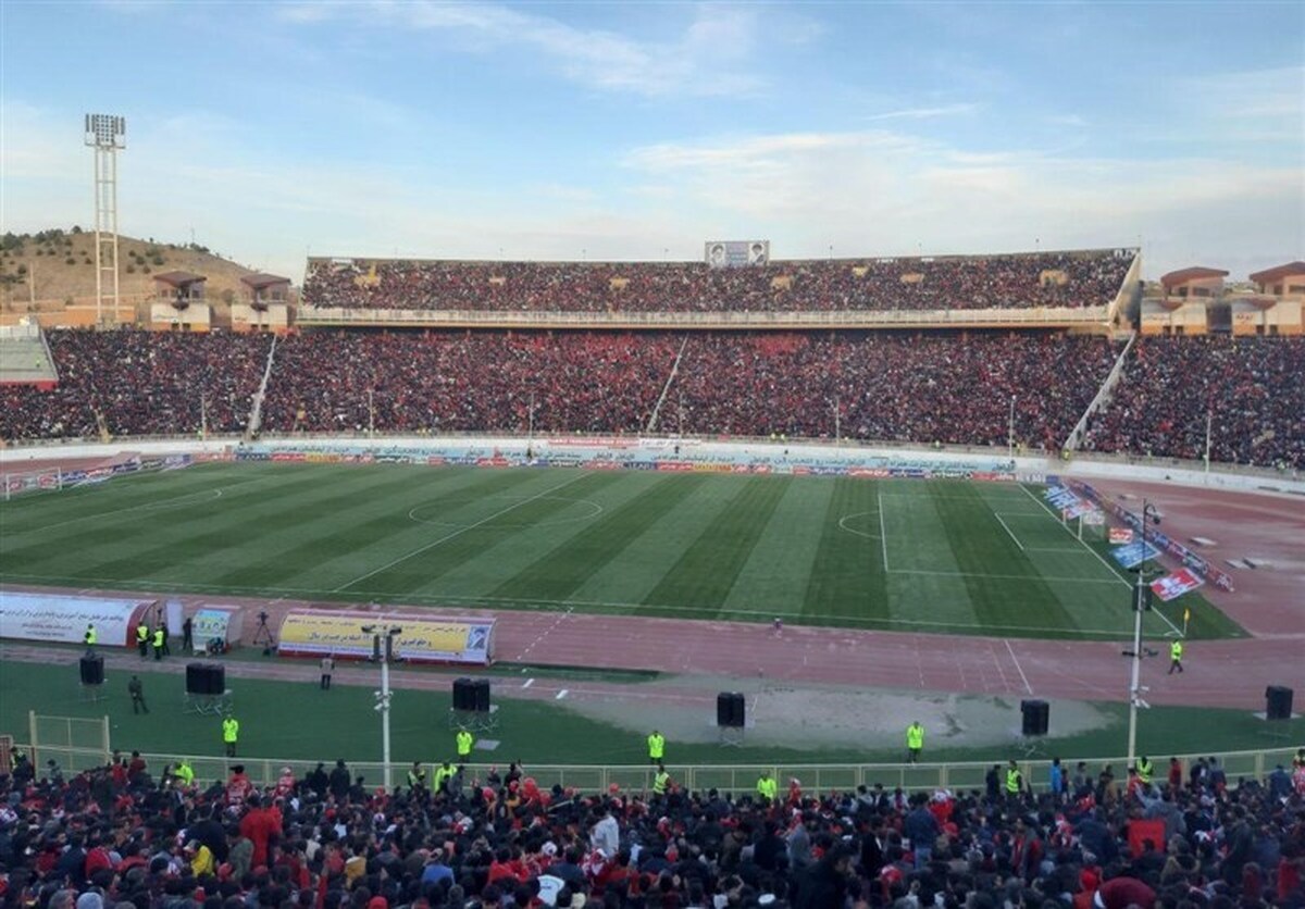 بازی تراکتور - مس کرمان با تماشاگر شد