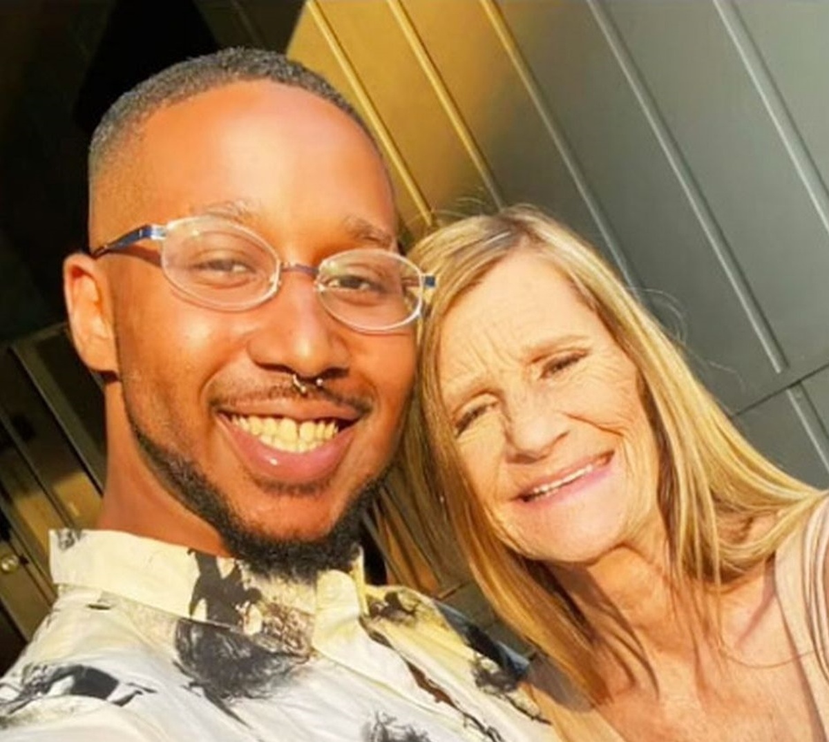 مرد ۲۵ساله و همسر ۶۲ساله‌اش منتظر اولین فرزندشان هستند (+عکس)