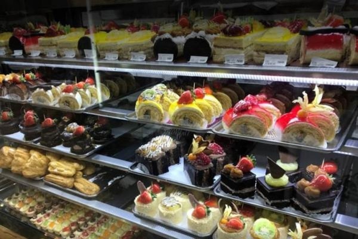 قیمت شیرینی چند؟