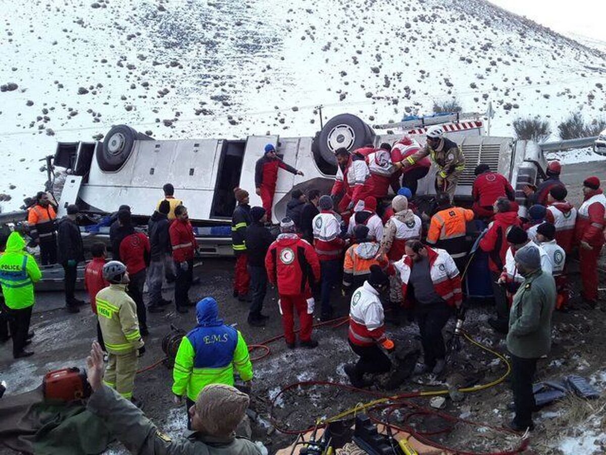 ۶ کشته در تصادف اتوبوس کارگران کارخانه با کامیون در تفرش اراک /علت نقص فنی ترمز اتوبوس