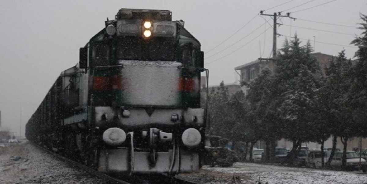 ۱۰ ساعت حبس مسافران در قطار قم ـ مشهد/ روایت تسنیم از مسافرانی که بدون امکانات در قطار سرما یخ زده‌اند‌